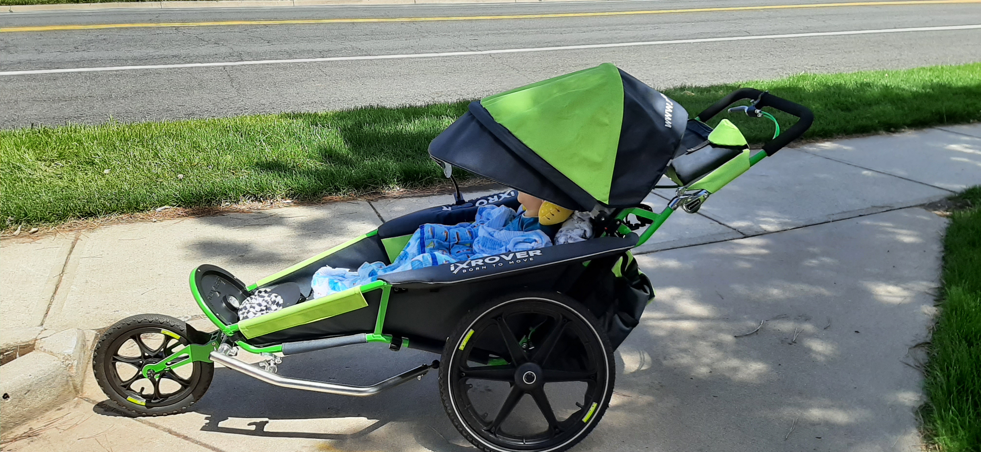 iXROVER outdoor stroller and bike trailer for the Kawai´s family